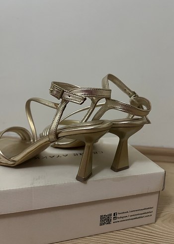 Altın Renkli Tokalı İnce Topuklu Kadın Ayakkabı - Görsel 5