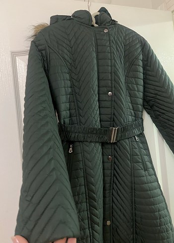 Kemerli Uzun Yeşil Kadın Mont - Görsel 5