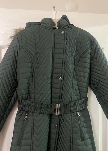 Kemerli Uzun Yeşil Kadın Mont - Görsel 4
