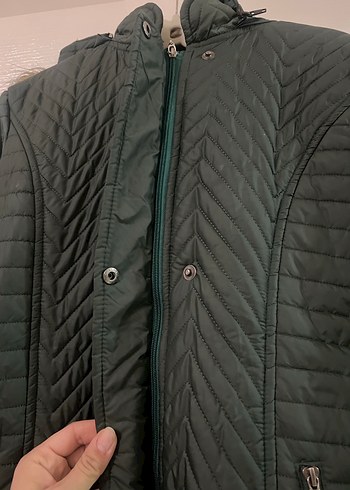 Kemerli Uzun Yeşil Kadın Mont - Görsel 6