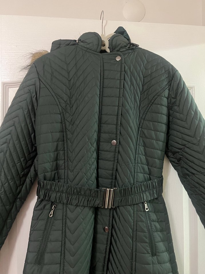 Kemerli Uzun Yeşil Kadın Mont - Görsel 4