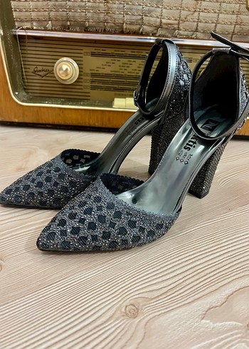 Gri Yılan Desenli Dantel Detaylı Topuklu Ayakkabı - Görsel 3