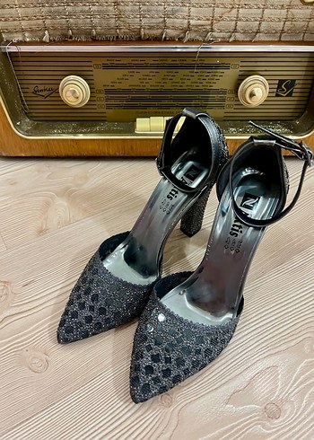 Gri Yılan Desenli Dantel Detaylı Topuklu Ayakkabı - Görsel 4