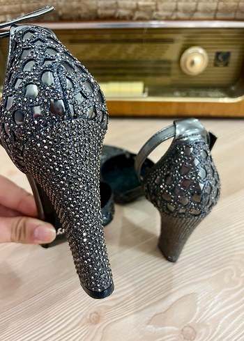 Gri Yılan Desenli Dantel Detaylı Topuklu Ayakkabı - Görsel 6