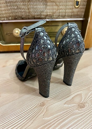 Gri Yılan Desenli Dantel Detaylı Topuklu Ayakkabı - Görsel 5