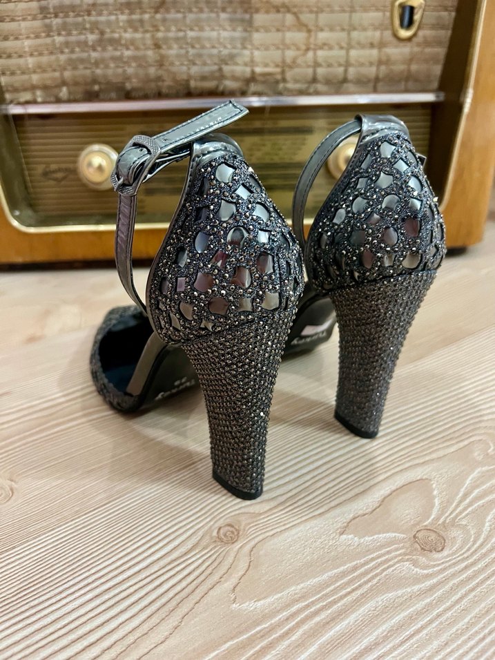 Gri Yılan Desenli Dantel Detaylı Topuklu Ayakkabı - Görsel 5