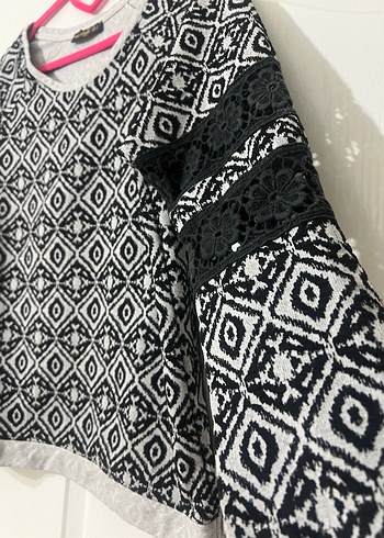 Siyah Beyaz Desenli Sweatshirt/Dantel Detaylı - Görsel 4