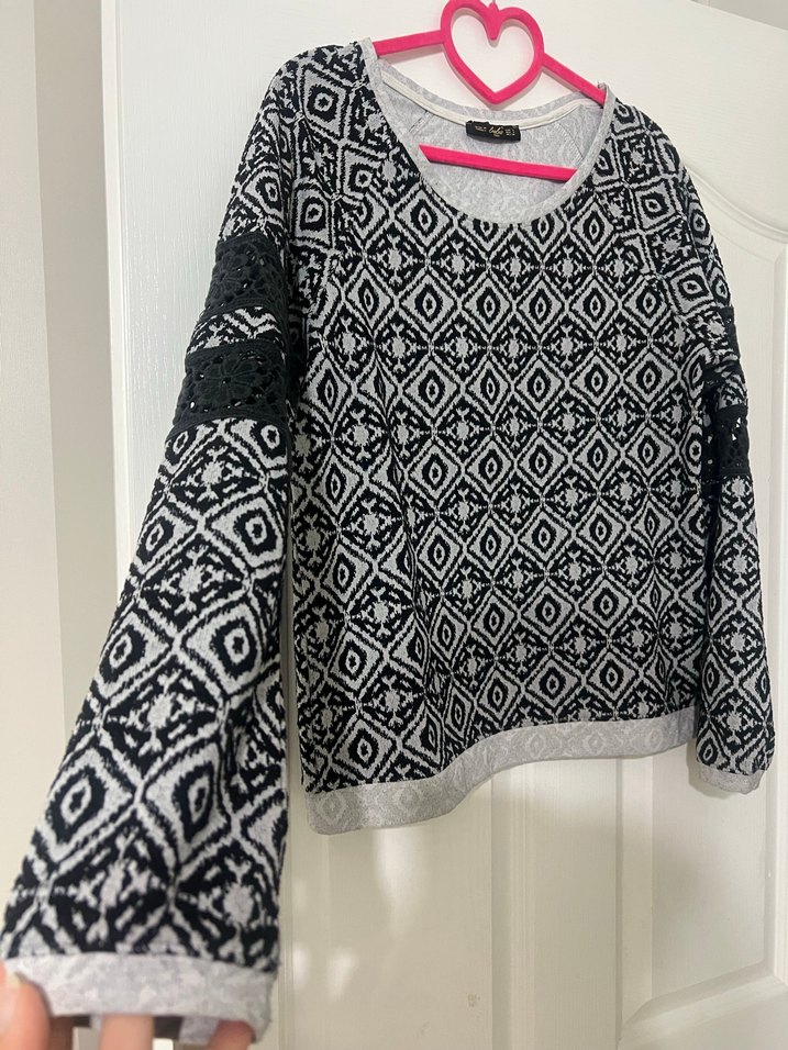 Siyah Beyaz Desenli Sweatshirt/Dantel Detaylı - Görsel 2