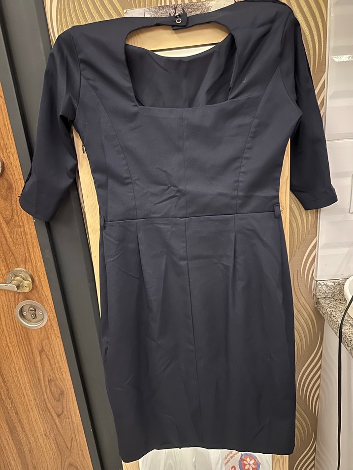 V Yaka Siyah Midi Ofis Elbisesi - Görsel 2