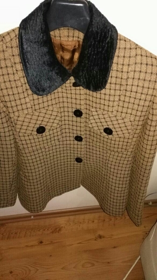 Diğer Vintage Görünümlü Yakası Kürklü Ceket