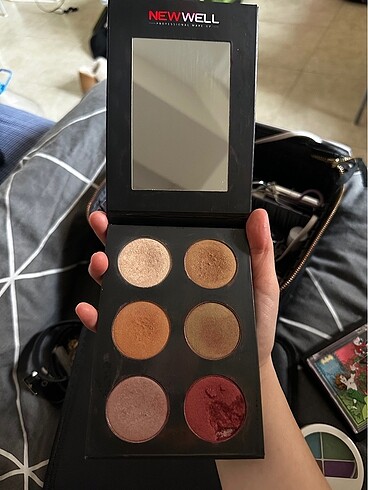 New Well New well porcelain makeup palette