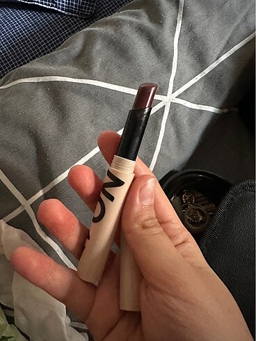Beden Avon lipstick