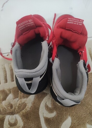 36 Beden kırmızı Renk Adidas 36.5 no erkek çocuk ayakkabısı.