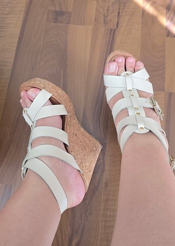 HOTİÇ, Bej Tokalı Kadın Dolgu Topuk Sandalet - Görsel 3