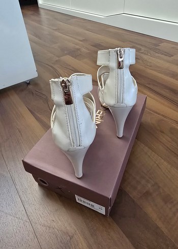 Bantlı Topuklu Ayakkabı - Görsel 3