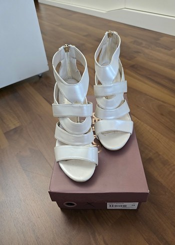 Bantlı Topuklu Ayakkabı - Görsel 2