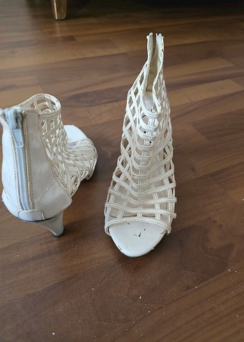 Beyaz Bantlı Stiletto Topuklu Ayakkabı - Görsel 7