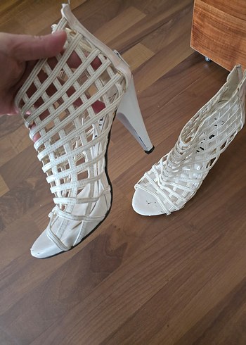 Beyaz Bantlı Stiletto Topuklu Ayakkabı - Görsel 5