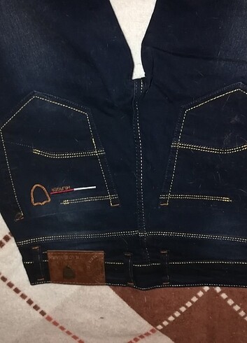 29 Beden Tommy Hilfiger erkek kot pantolon. 
