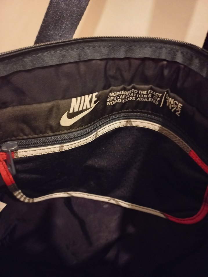 Nike Pembe Spor Çantası - Görsel 3