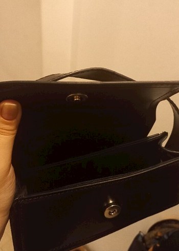 Klasik Siyah Deri Tokalı Kadın Çanta - Görsel 4