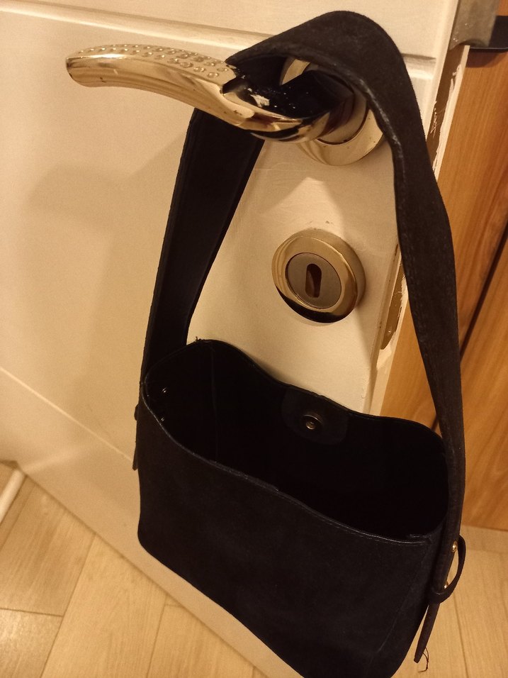 Kadın Siyah Süet Tokalı Omuz Çantası - Görsel 2