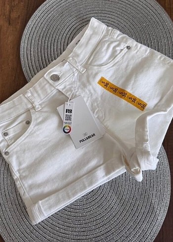 Pull and Bear Beyaz Kadın Kot Şort