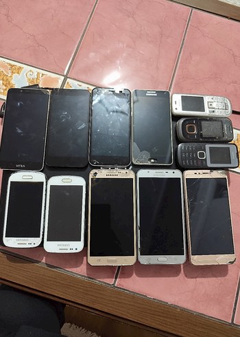 Çeşitli Android ve Eski Model Telefonlar