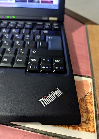 Beden Lenovo ThinkPad Siyah Dizüstü Bilgisayar
