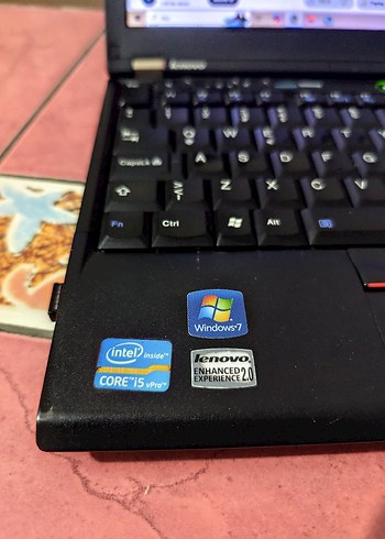 Beden Renk Lenovo ThinkPad Siyah Dizüstü Bilgisayar