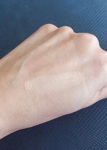 Beden NYX Bare With Me Kapatıcı Serum Bej