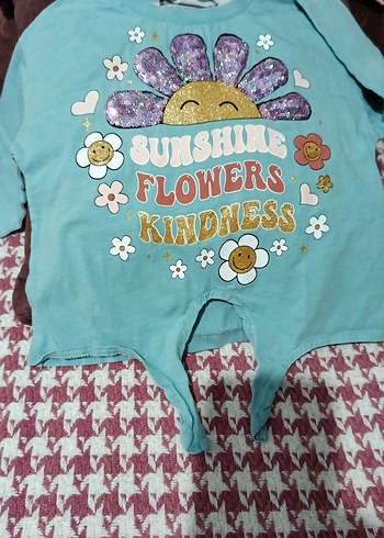 Çiçek Desenli Payetli Kız Tişörtü - Görsel 3