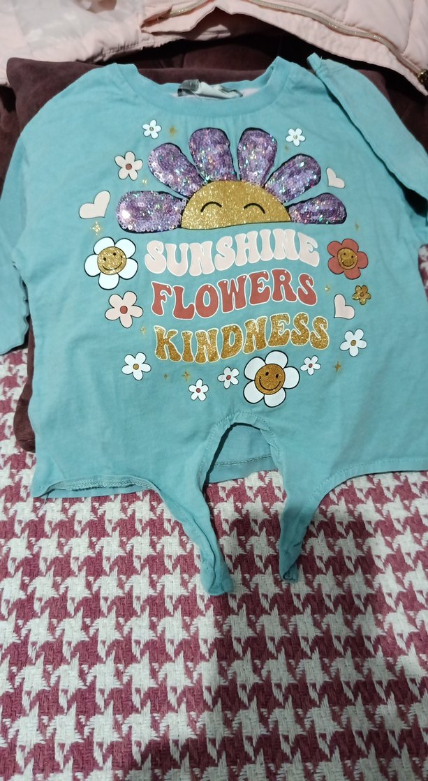 Çiçek Desenli Payetli Kız Tişörtü - Görsel 3