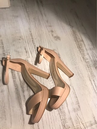 Kalın topuklu nude ayakkabı
