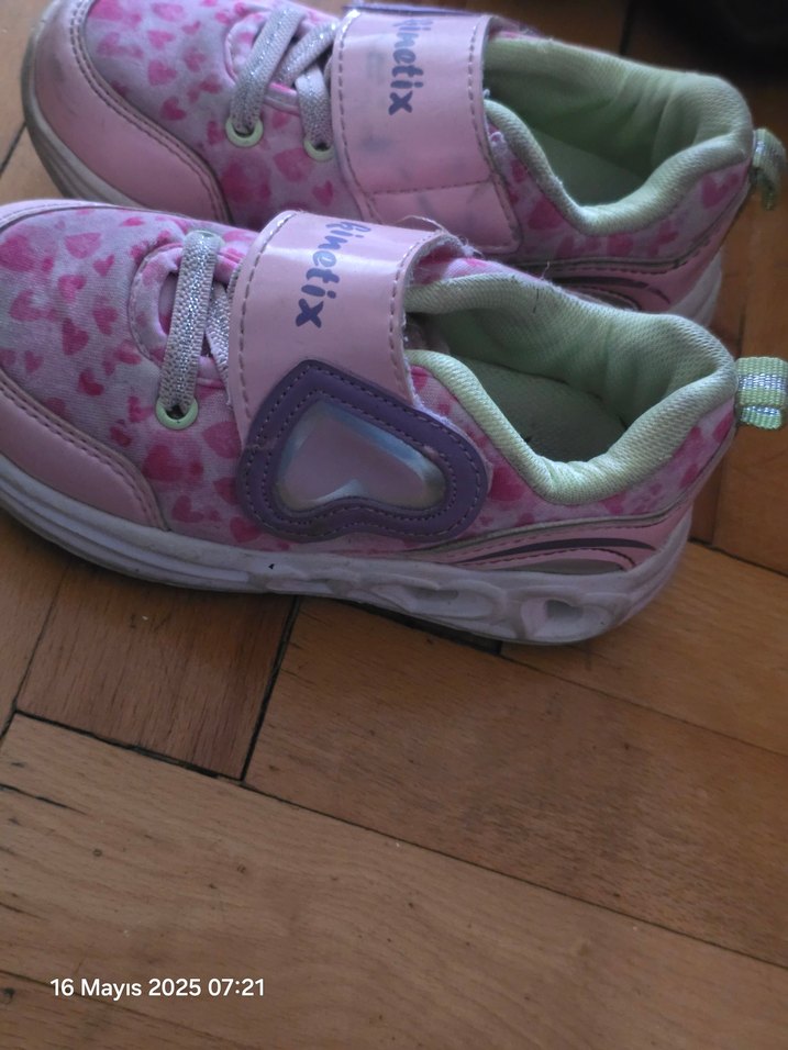 Kız Çocuk Pembe Kalpli Spor Ayakkabı - Görsel 2