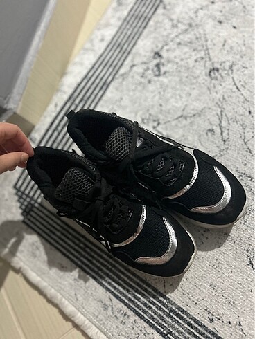Butigo Siyah spor ayakkabı