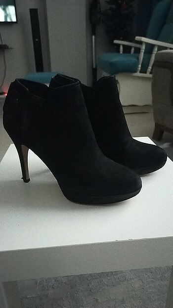 @vince camuto bot