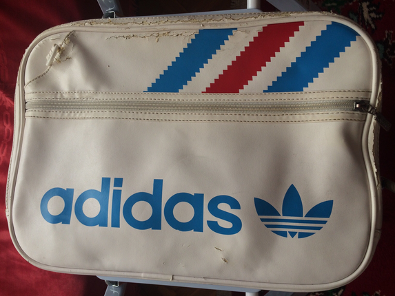 Adidas Hasarlı çanta, orjinal adidasAdidas