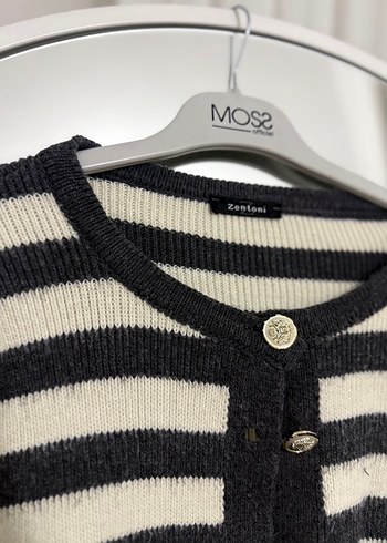 Gri Çizgili Hırka - Görsel 3