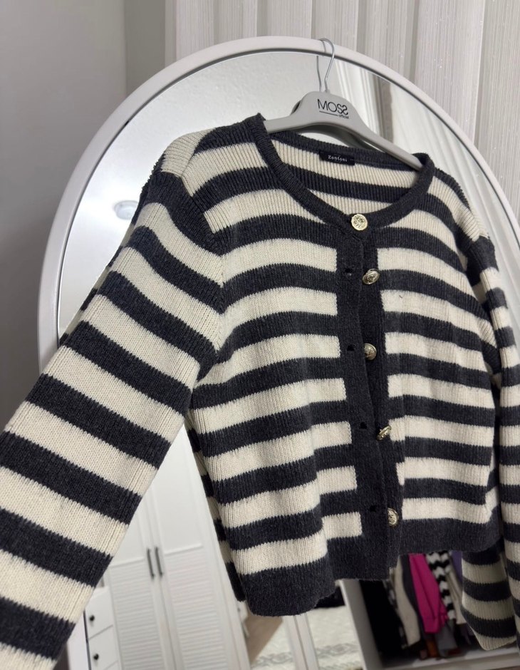 Gri Çizgili Hırka - Görsel 2