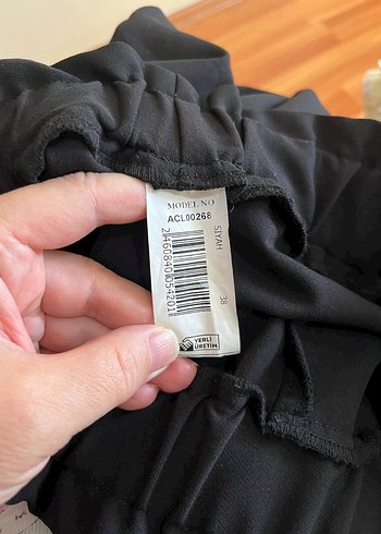 Diğer Kadın Siyah Pilili Kumaş Pantolon