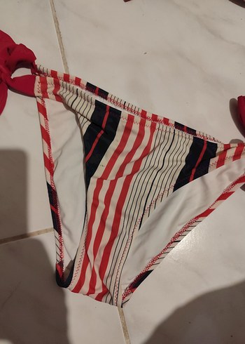 Diğer Çizgili, Fiyonklu Kırmızı Bikini