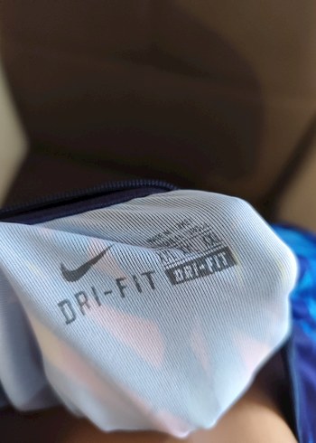 Nike Renkli Tie-Dye Paris Erkek Tişört