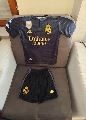 Real Madrid Siyah Kısa Kollu Forma ve Şort 7_8 yaş
