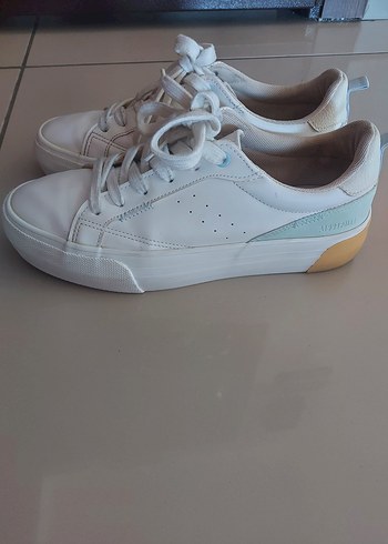 40 Beden beyaz Renk Bershka Pastel Detaylı Sneakers