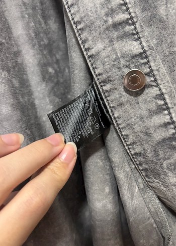 Gri Bağlama
H m kot gri gömlek lycell kumaş - Görsel 5