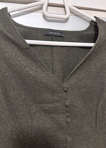 V Yaka Gri Keten Bluz

Yeşil gömlek prenses kol yeşil düğ - Görsel 2