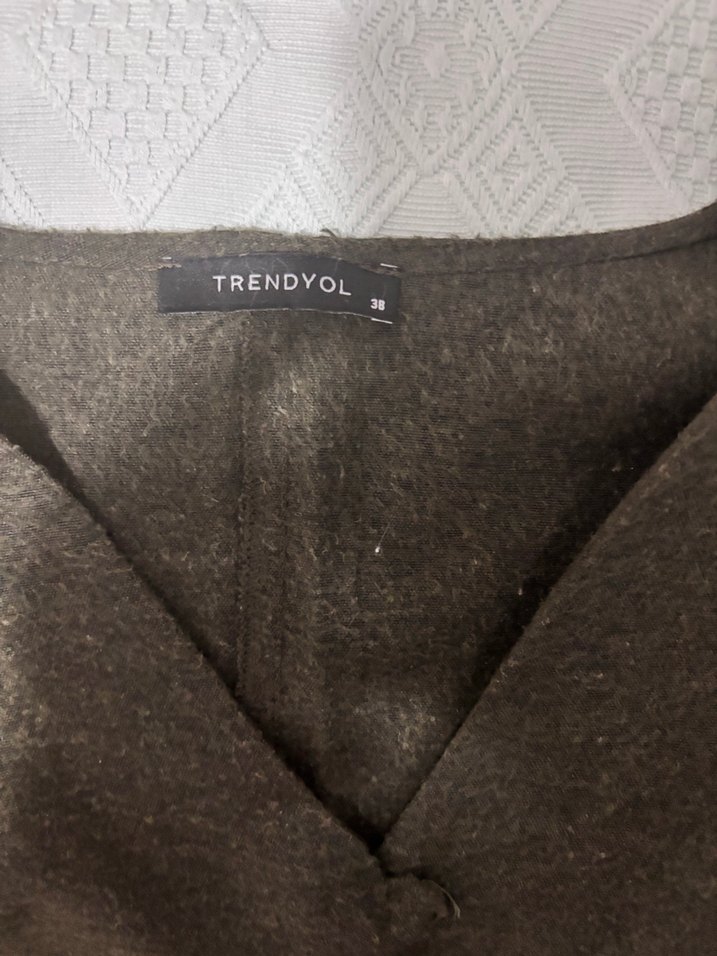 V Yaka Gri Keten Bluz

Yeşil gömlek prenses kol yeşil düğ - Görsel 5