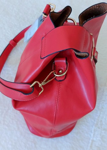 Klasik Kırmızı Deri Tokalı Kadın Çanta - Görsel 3