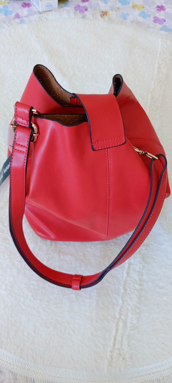 Klasik Kırmızı Deri Tokalı Kadın Çanta - Görsel 4